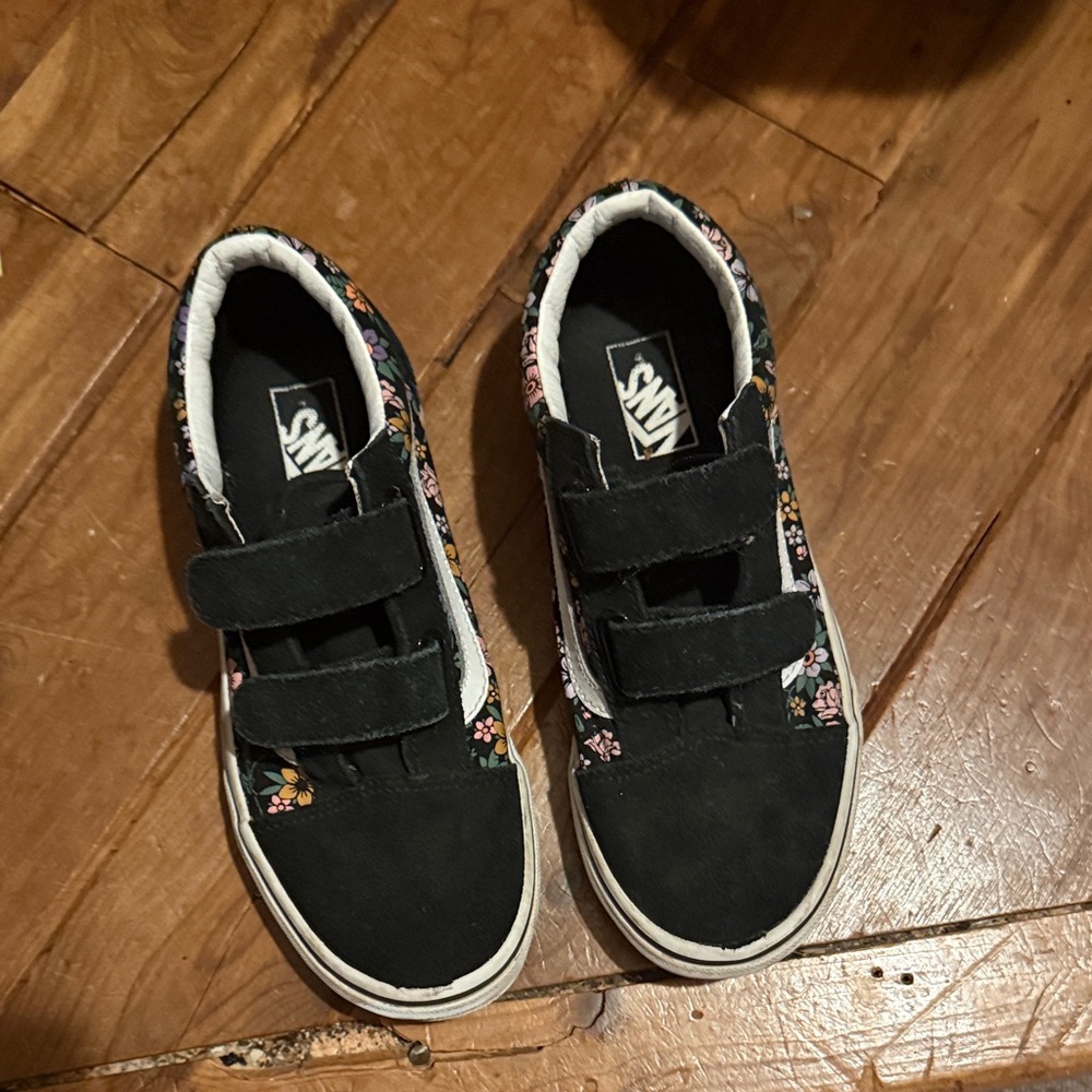 Vans Kids Black Floral Velcro Sneakers - Picture 2 of 6